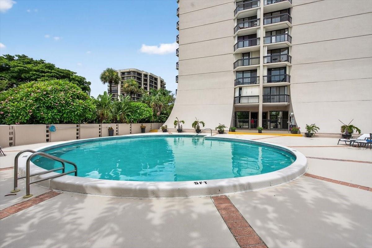 2425 Presidential Way 1502