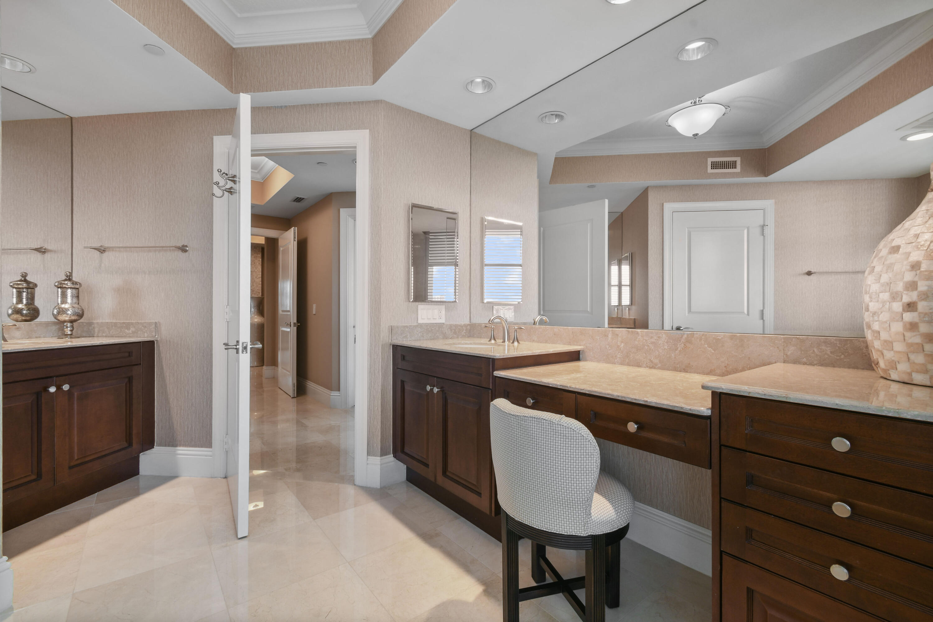 5050 N Ocean Drive 703