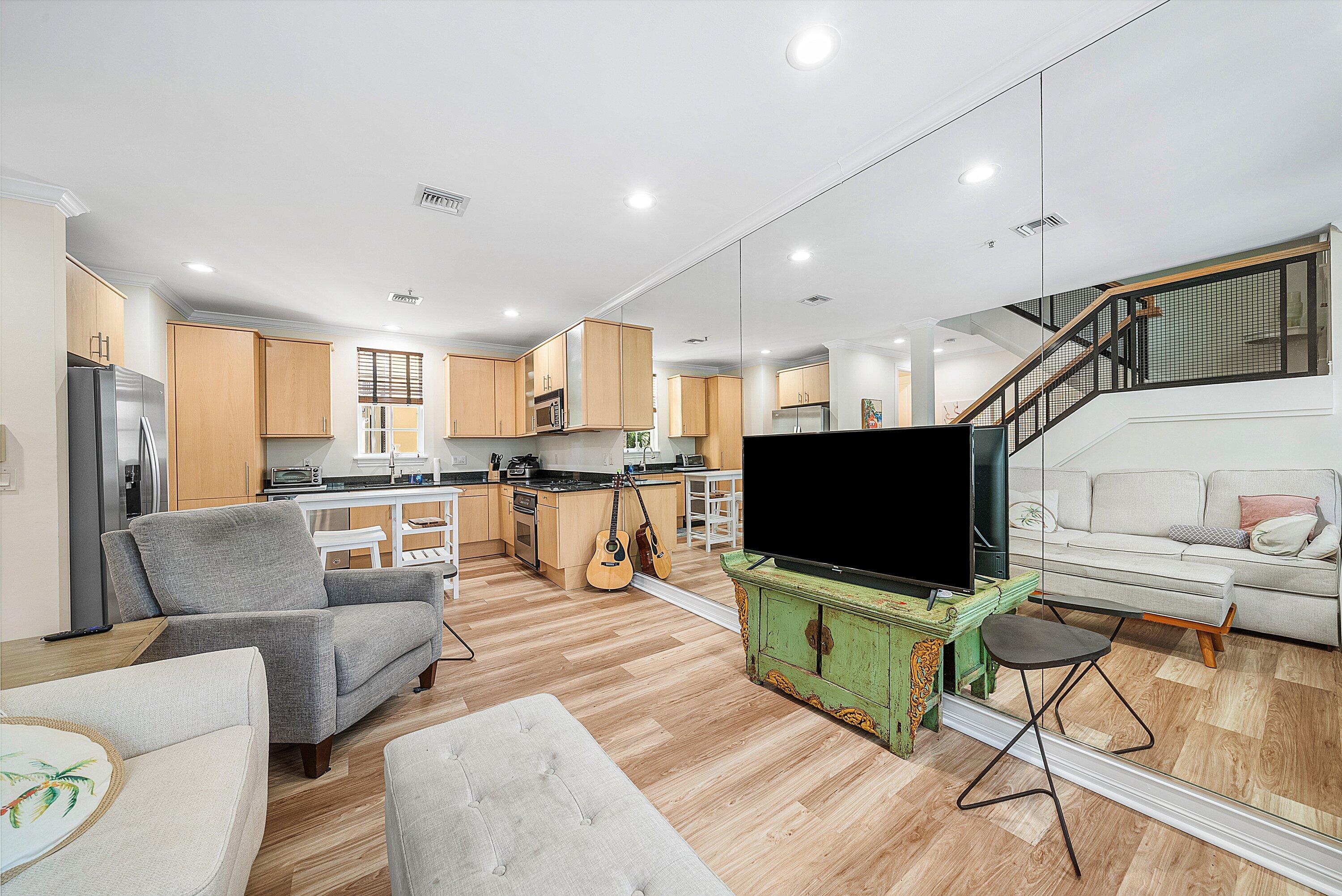 75 NE 5th Avenue I