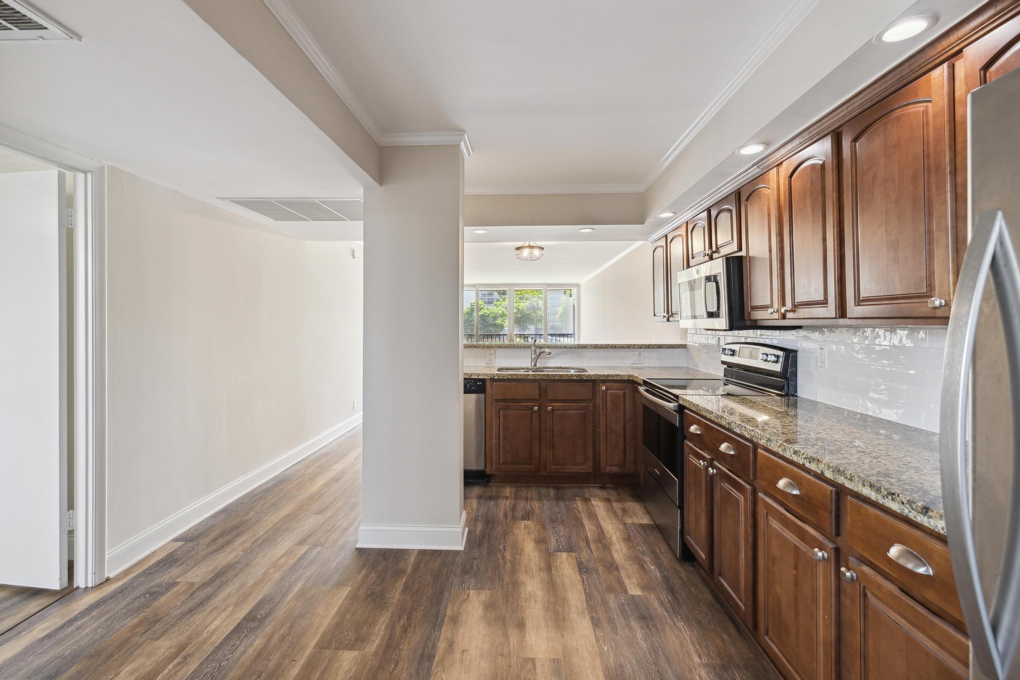 4 Royal Palm Way 2080