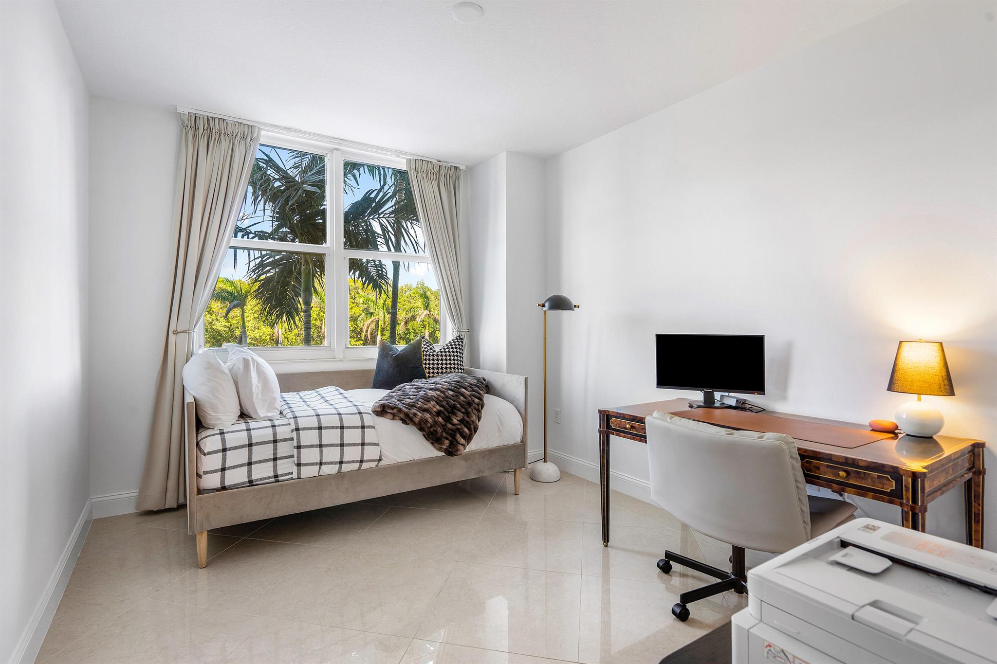 700 E Boynton Beach Boulevard 202