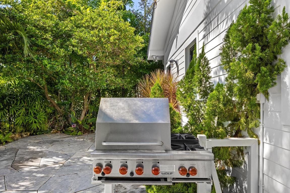 940 Greenbriar Drive