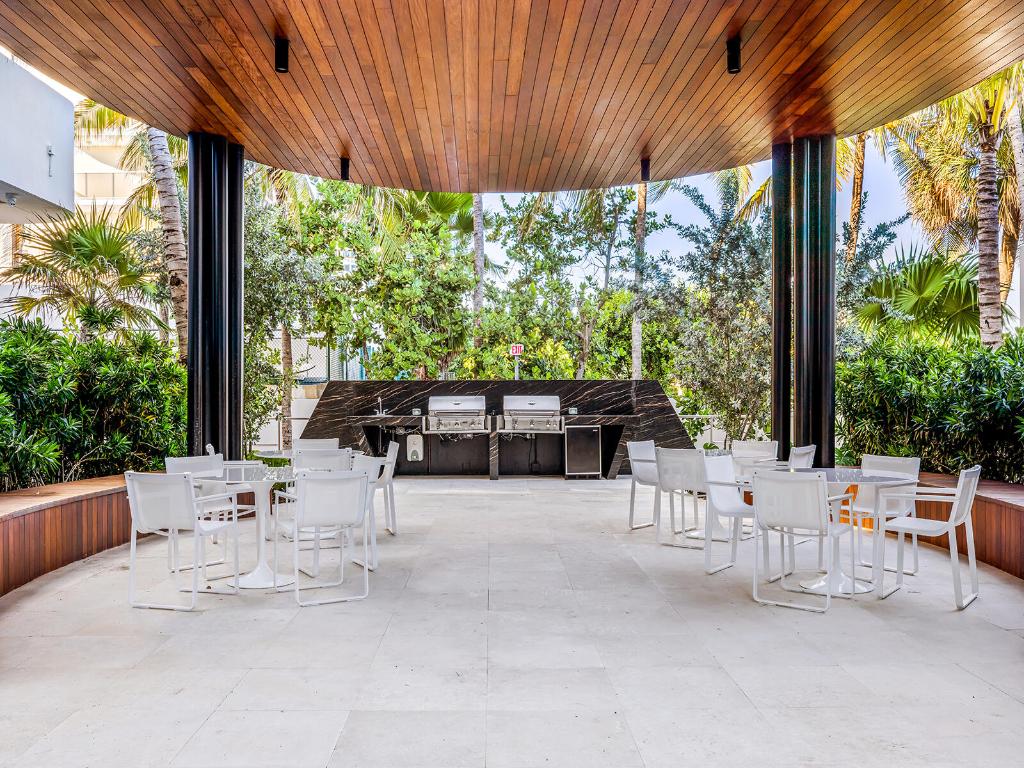 6365 Collins Avenue 1911