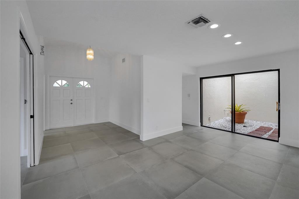 7850 Villa Nova Drive