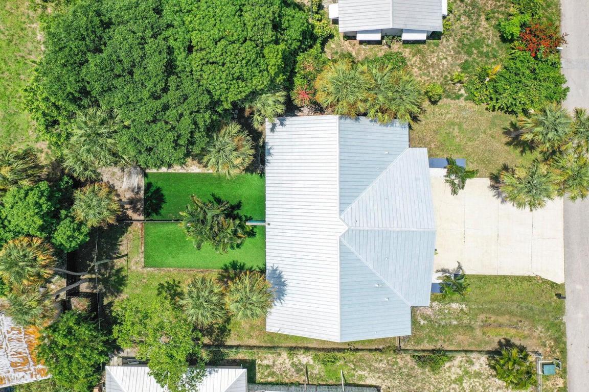 2134 NE Pelican Terrace