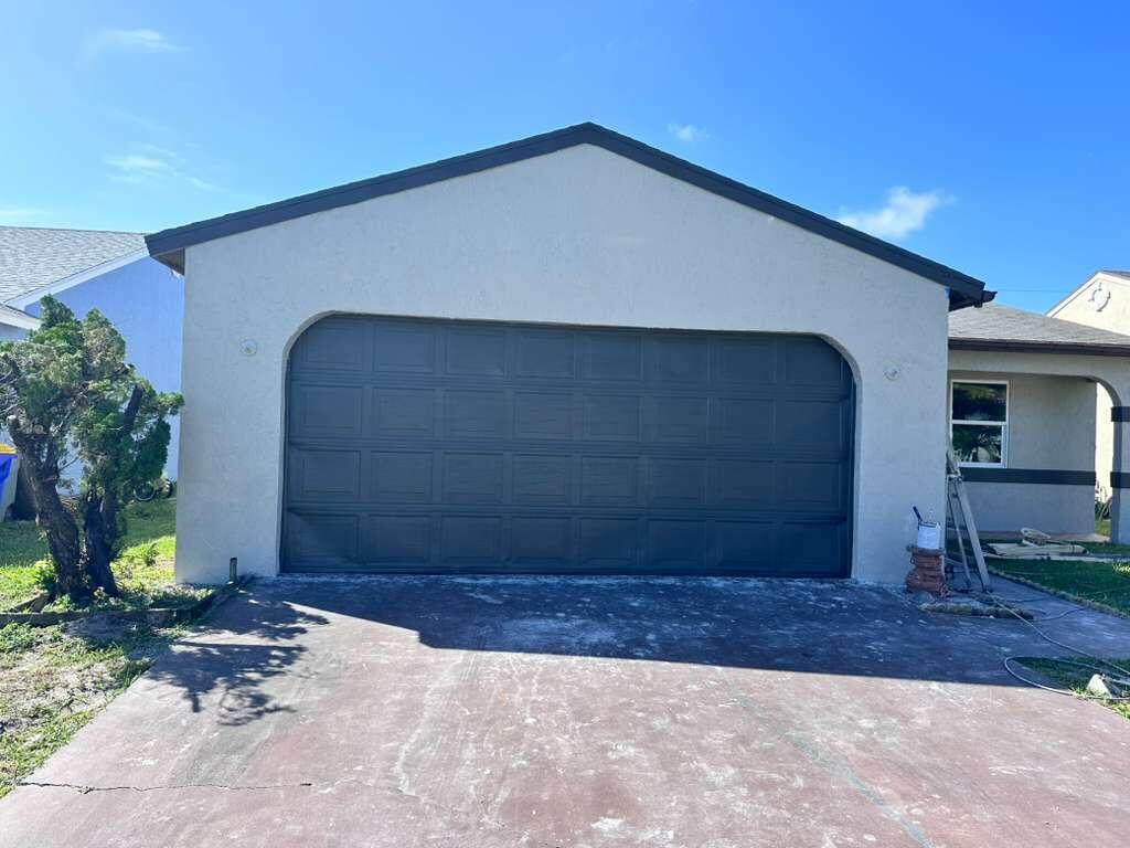 5866 SE Mitzi Lane