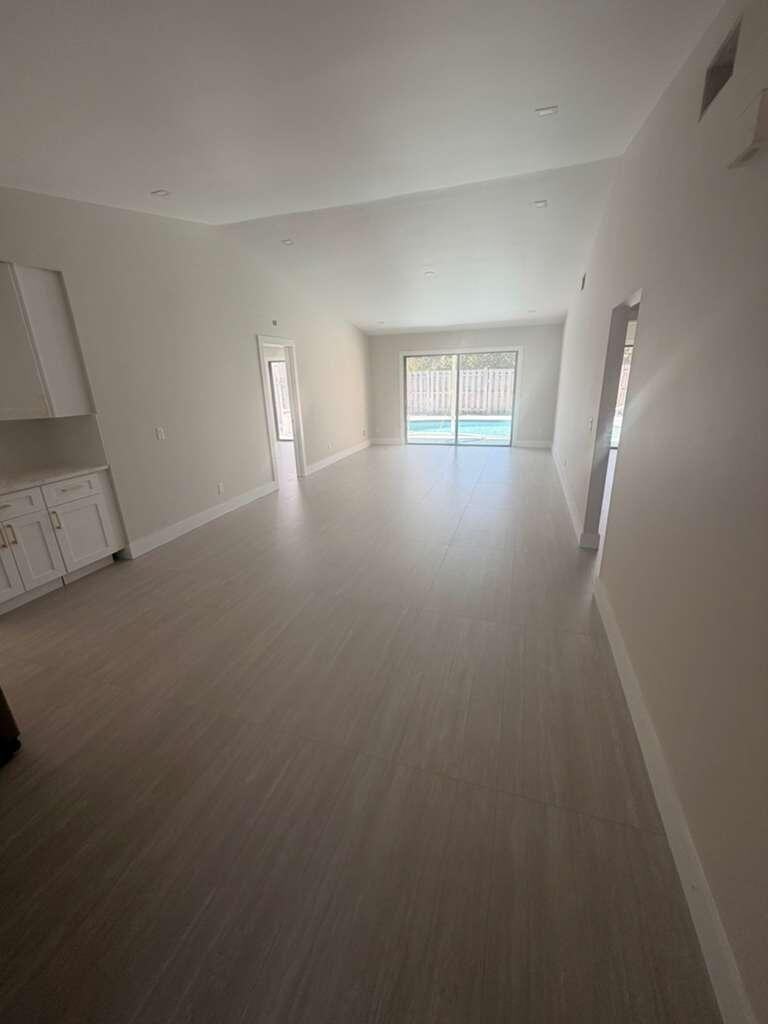 5866 SE Mitzi Lane