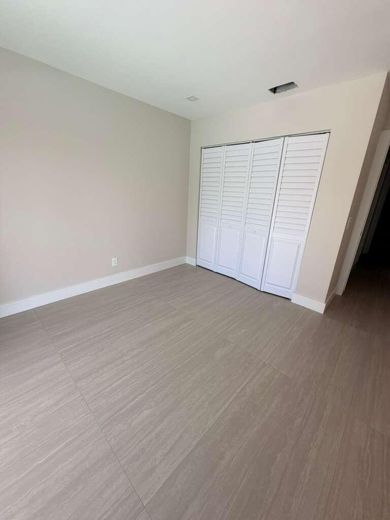 5866 SE Mitzi Lane