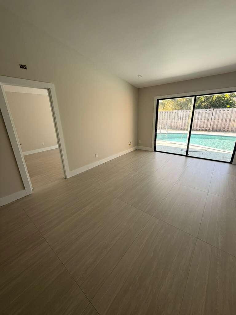 5866 SE Mitzi Lane