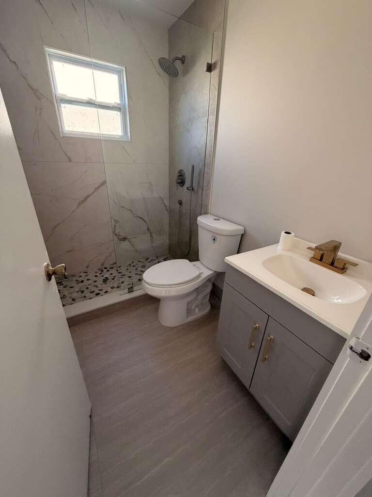 5866 SE Mitzi Lane