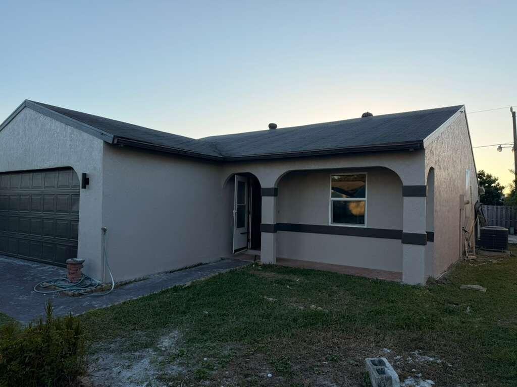 5866 SE Mitzi Lane