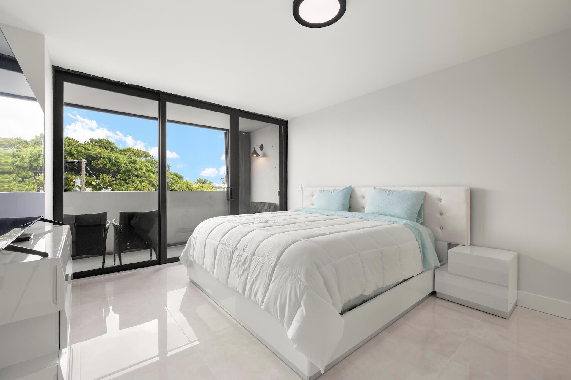 5600 N Flagler Drive 207