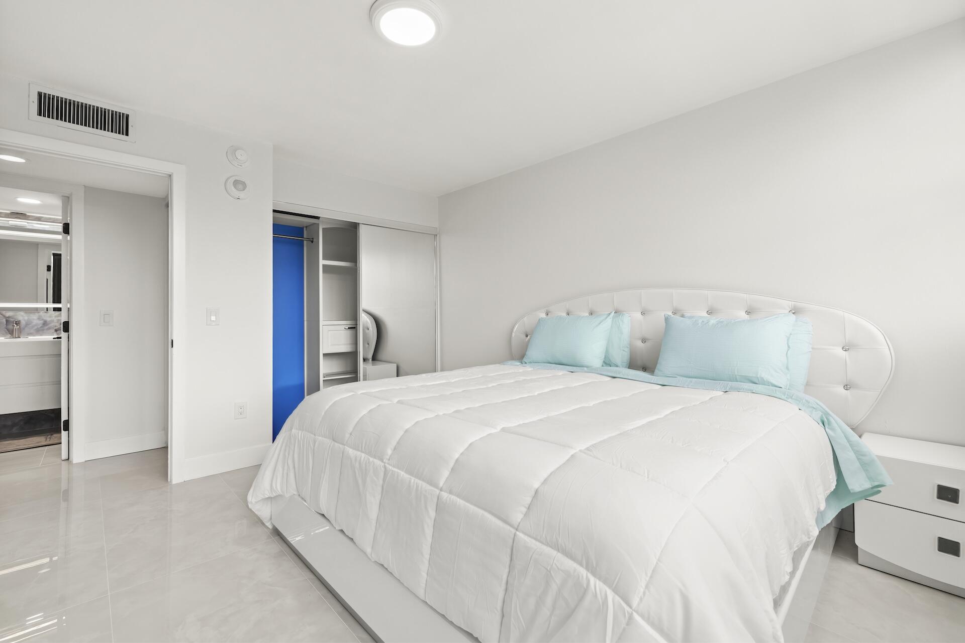 5600 N Flagler Drive 207