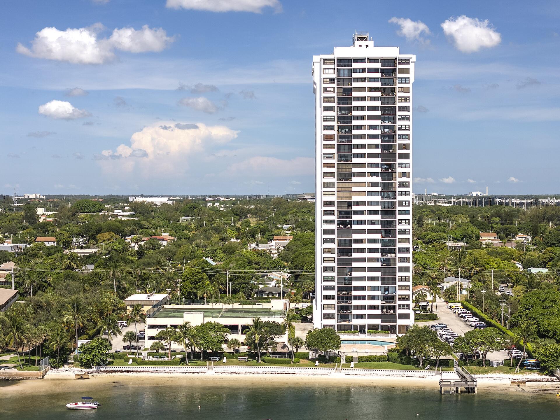 5600 N Flagler Drive 207