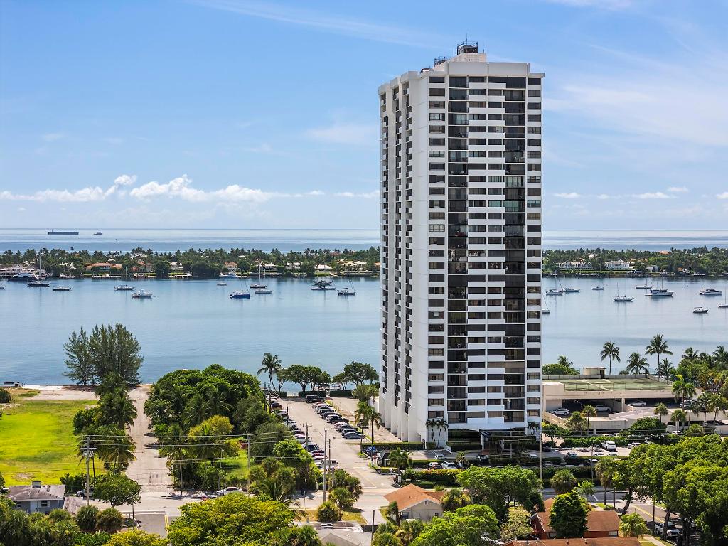 5600 N Flagler Drive 207