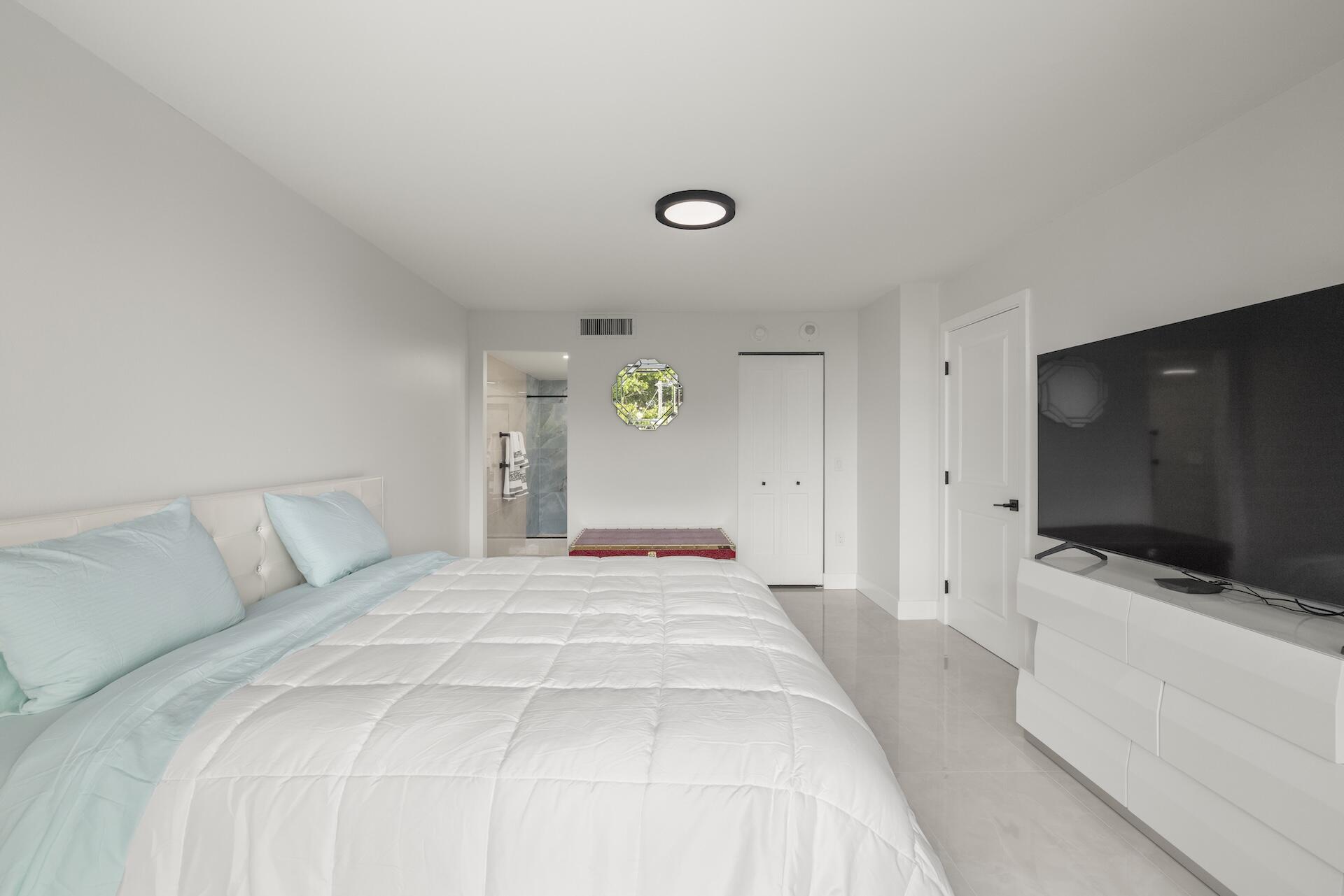 5600 N Flagler Drive 207