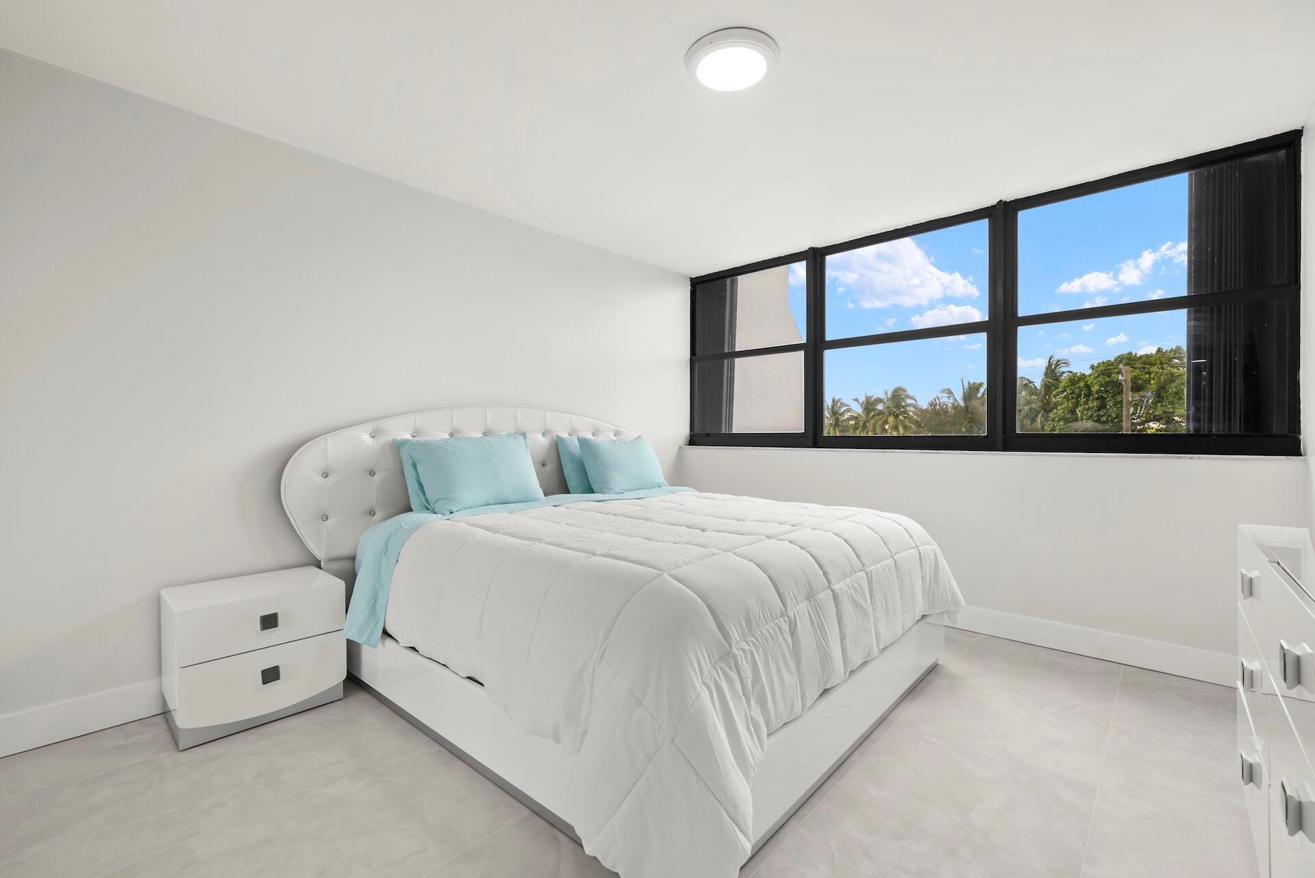 5600 N Flagler Drive 207