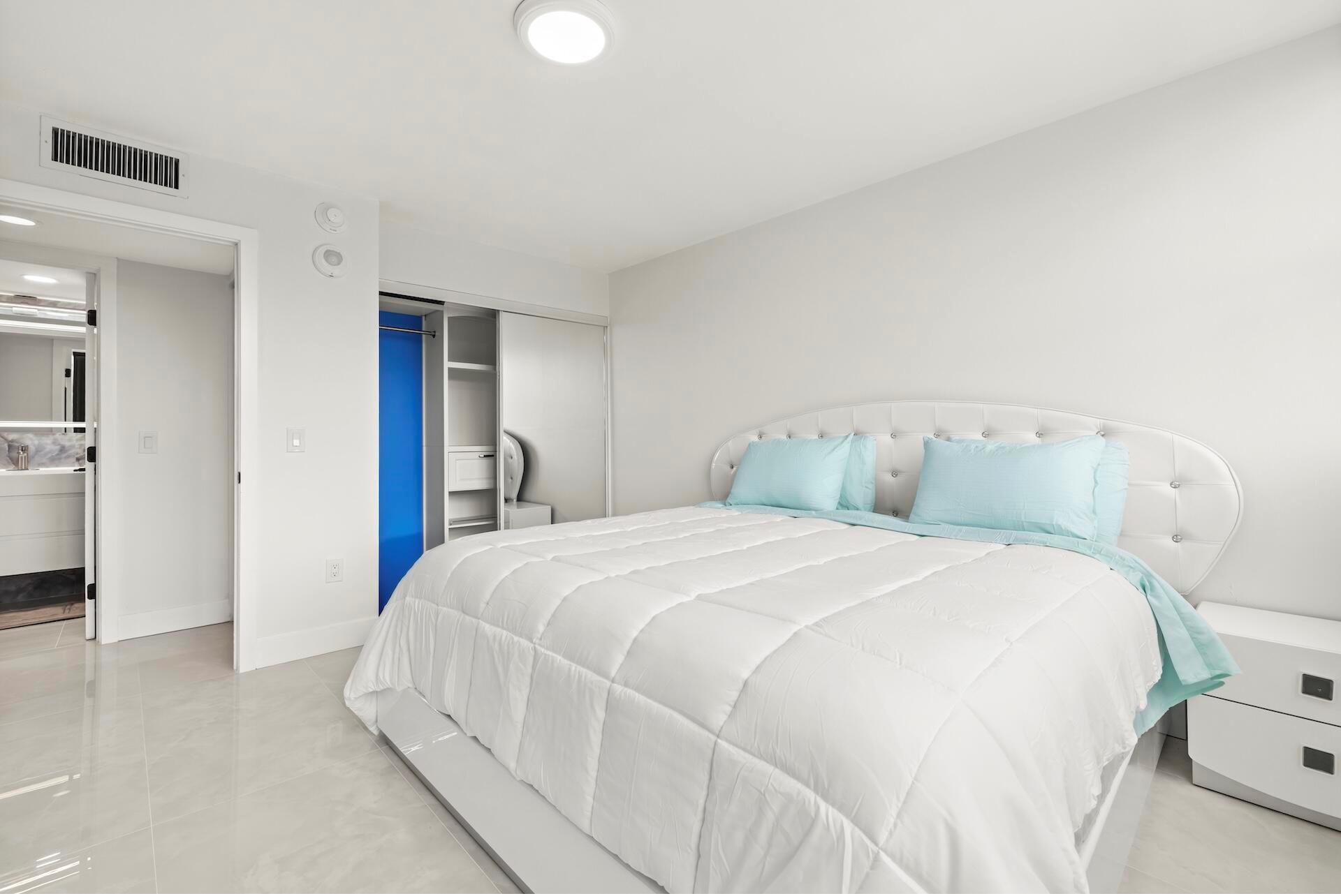 5600 N Flagler Drive 207