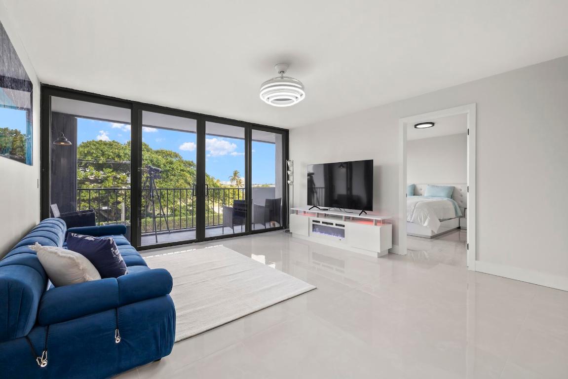 5600 N Flagler Drive 207