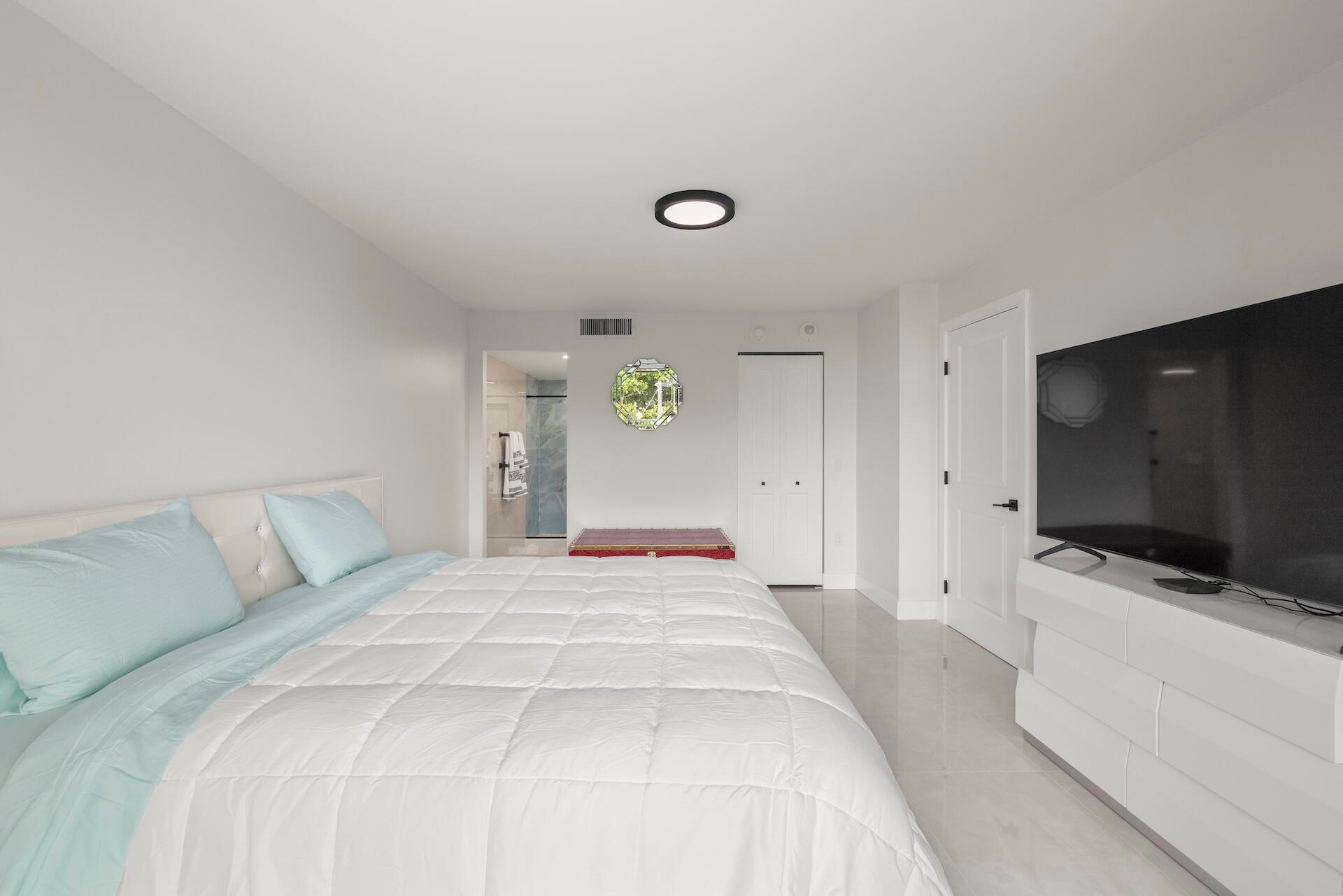 5600 N Flagler Drive 207