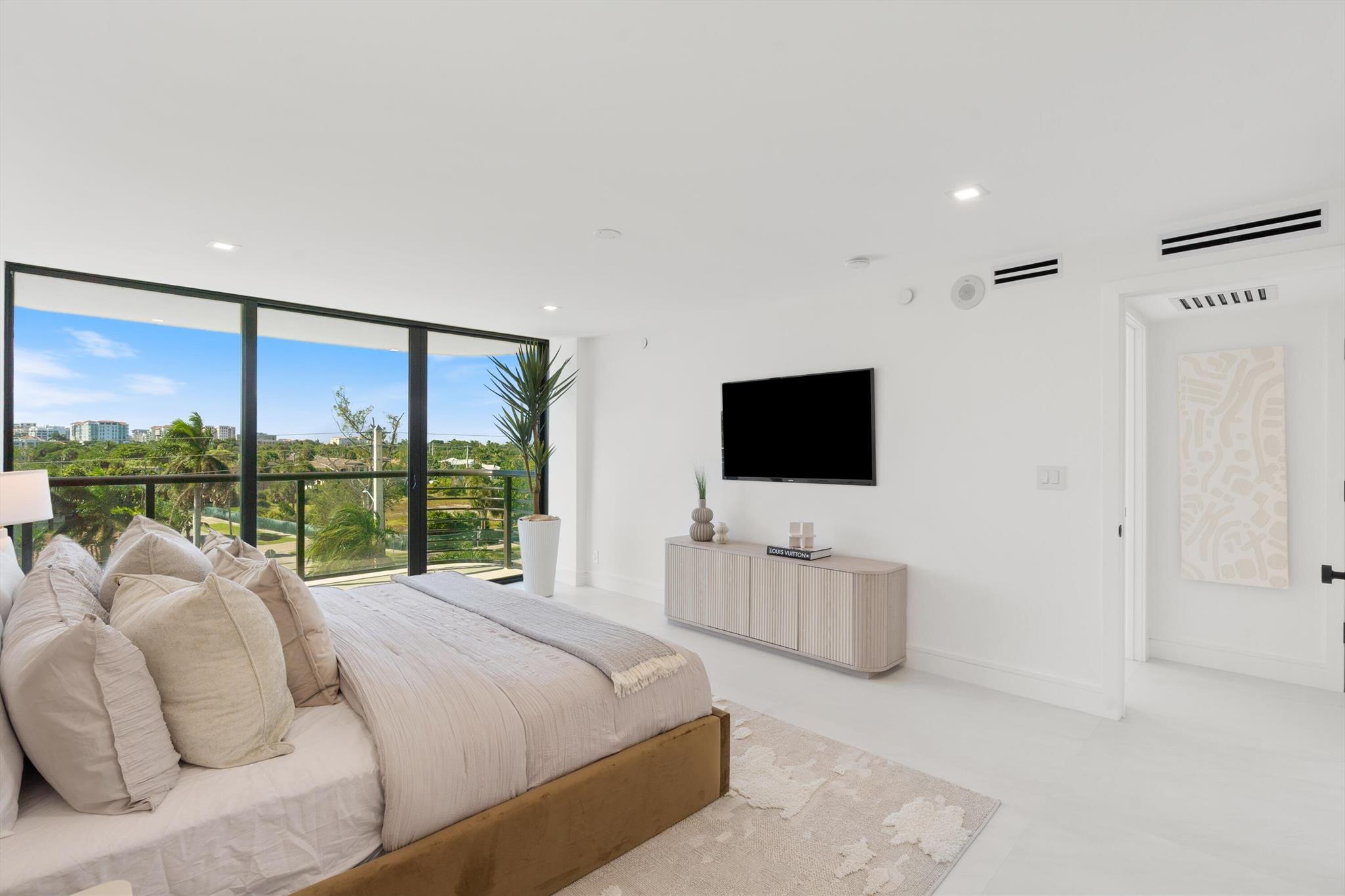 250 S. Ocean Blvd. 3e & 3f