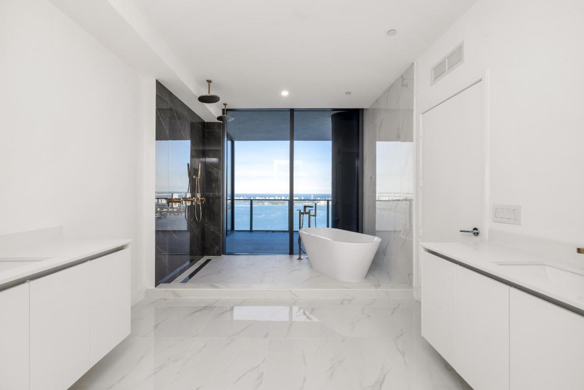 700 NE 24th Street Ph-6003