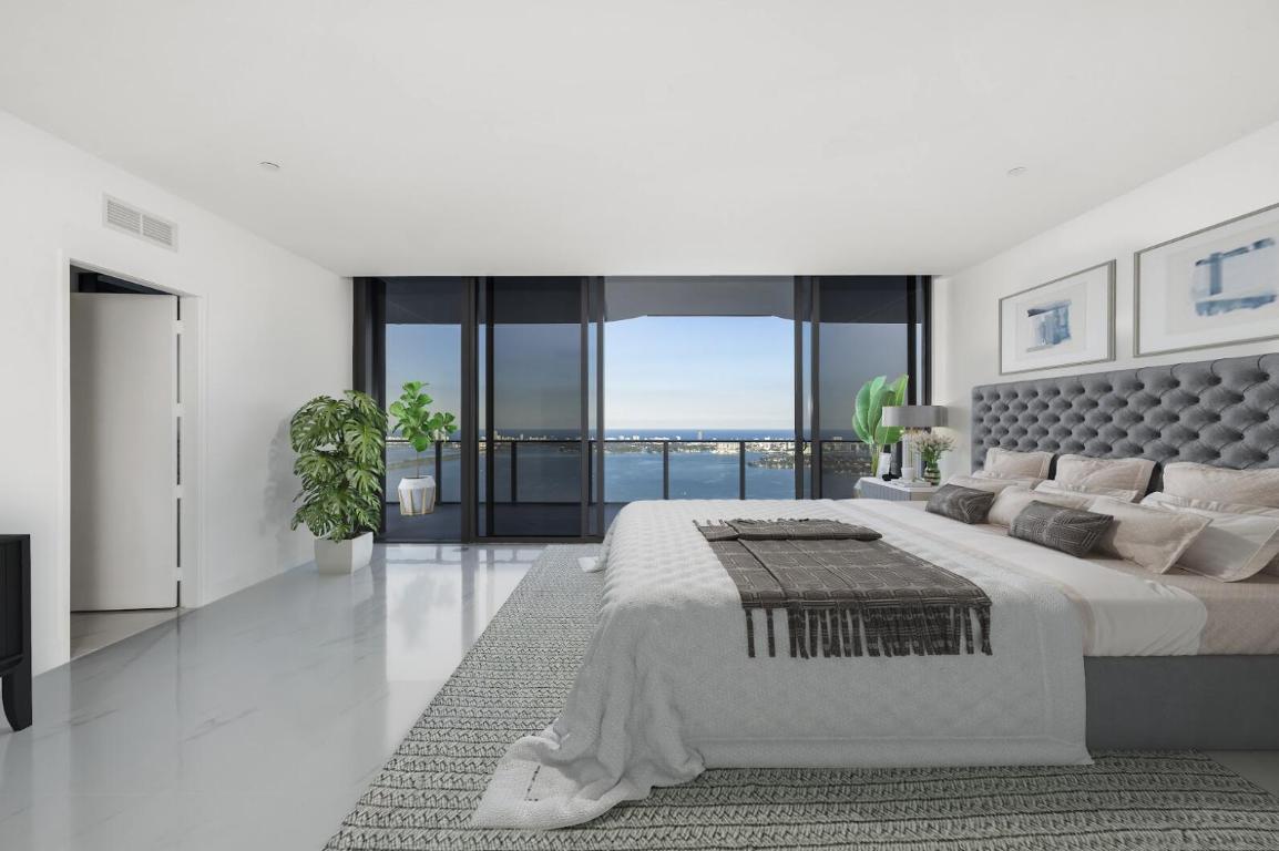 700 NE 24th Street Ph-6003