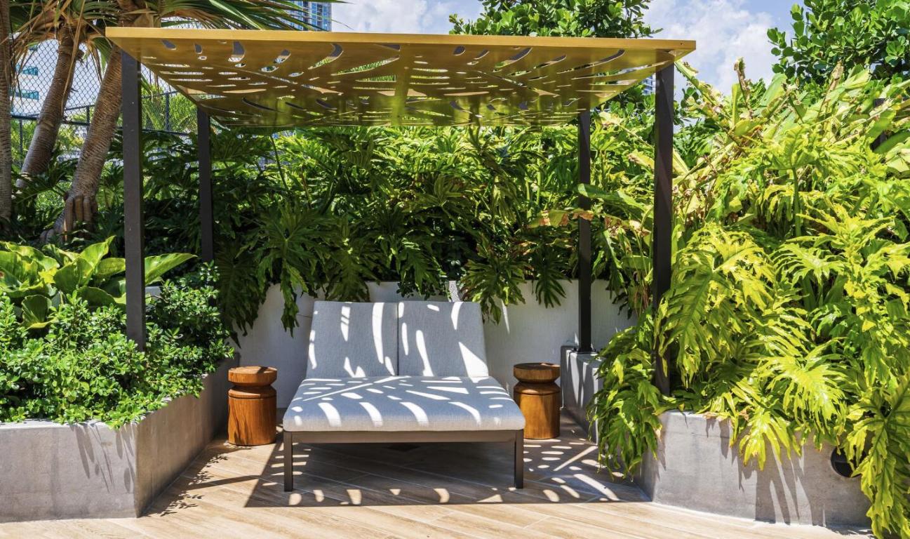 700 NE 24th Street Ph-6003