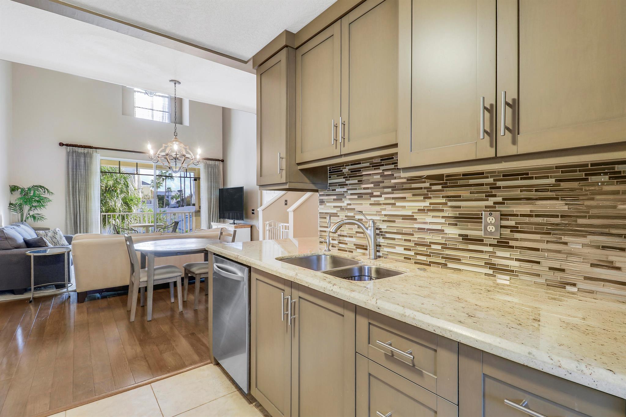 1152 University Boulevard 22