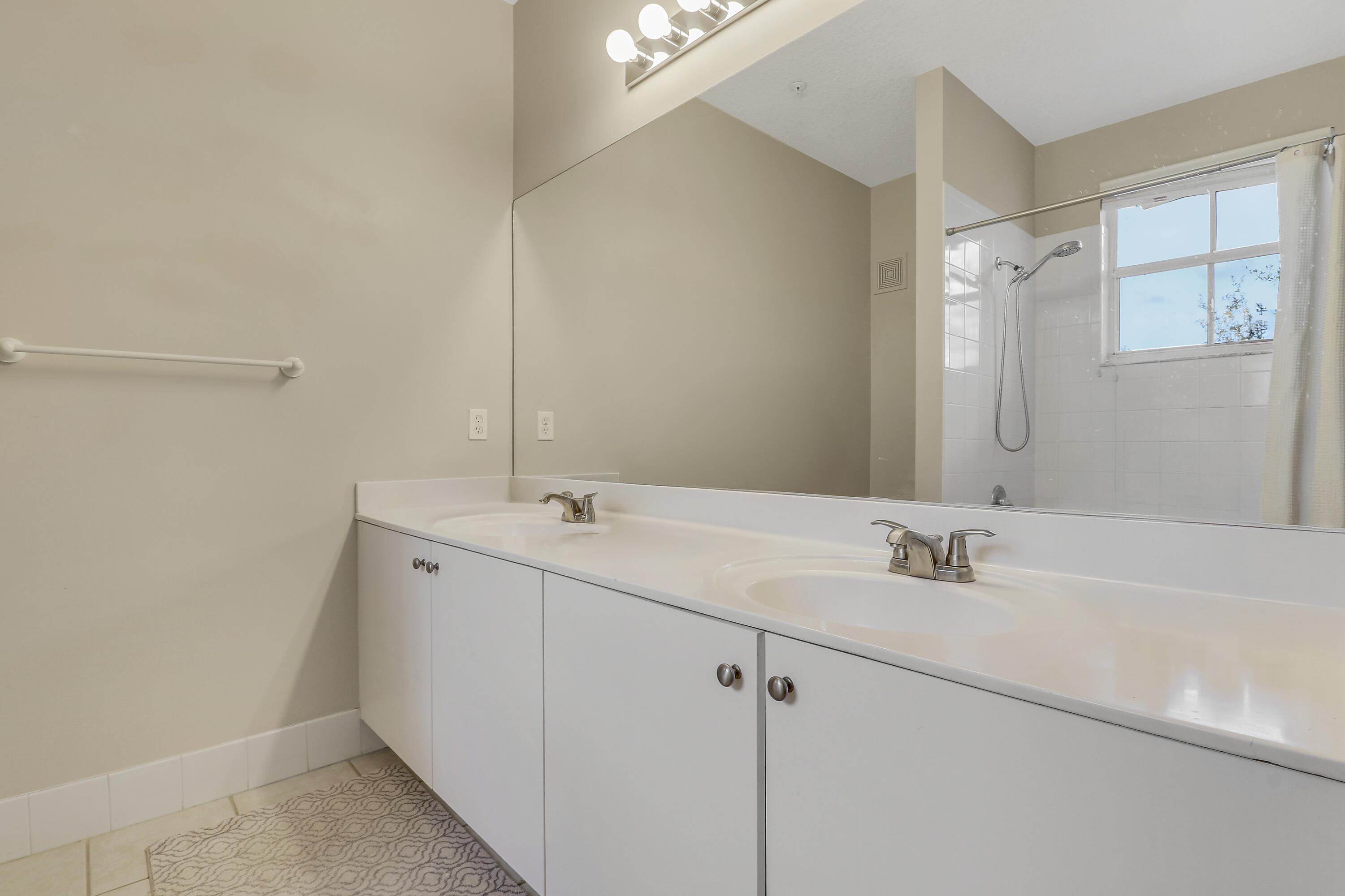 1152 University Boulevard 22