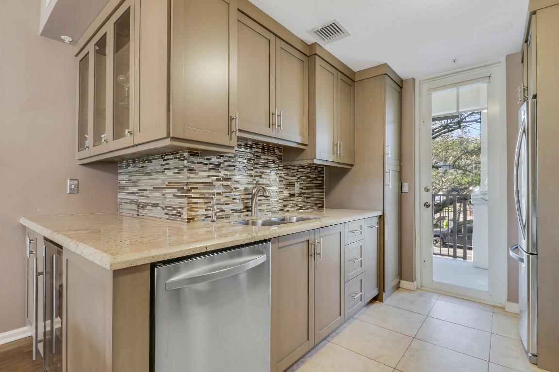 1152 University Boulevard 22