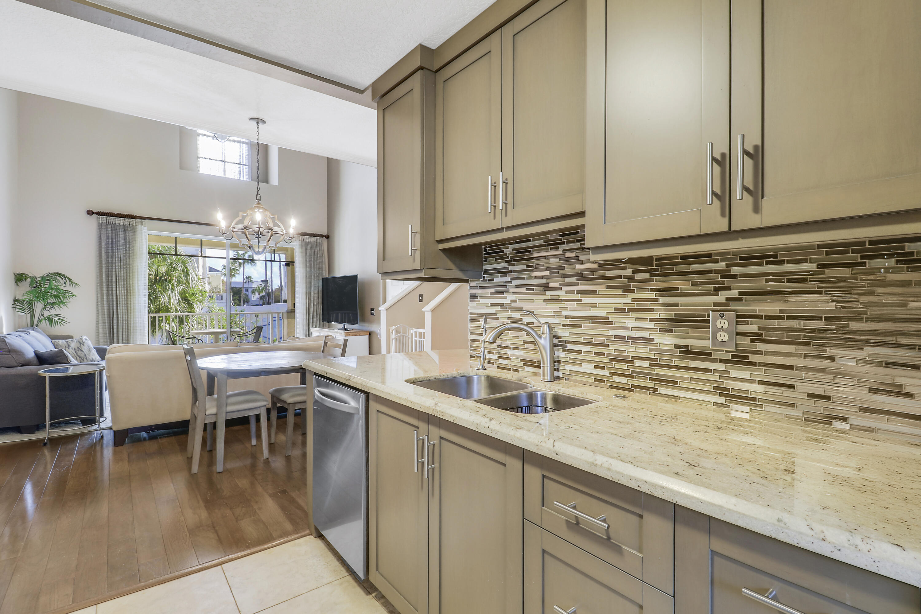 1152 University Boulevard 22