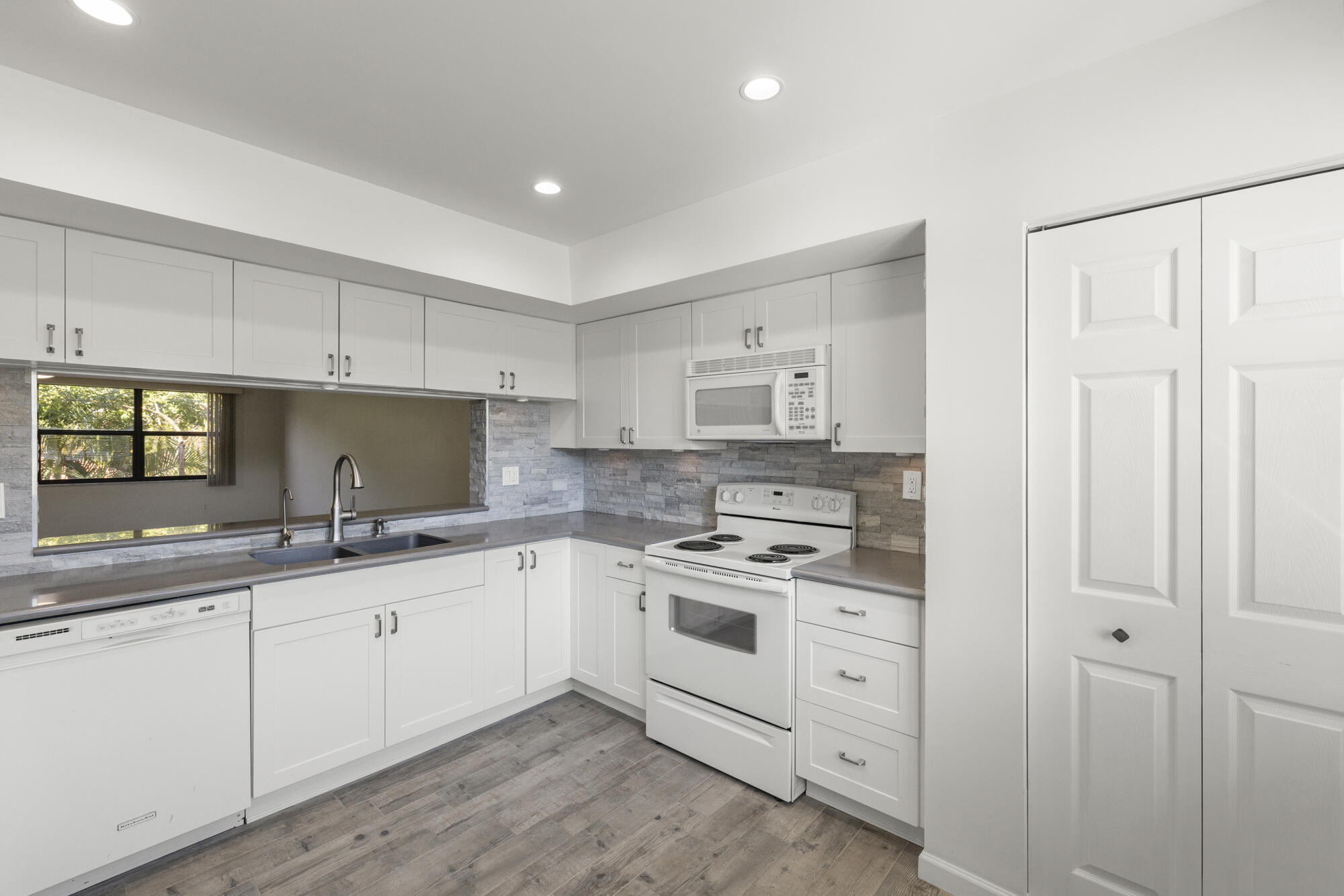 6670 Villa Sonrisa Drive 221