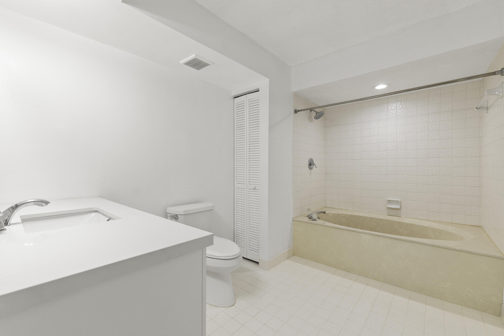 6670 Villa Sonrisa Drive 221