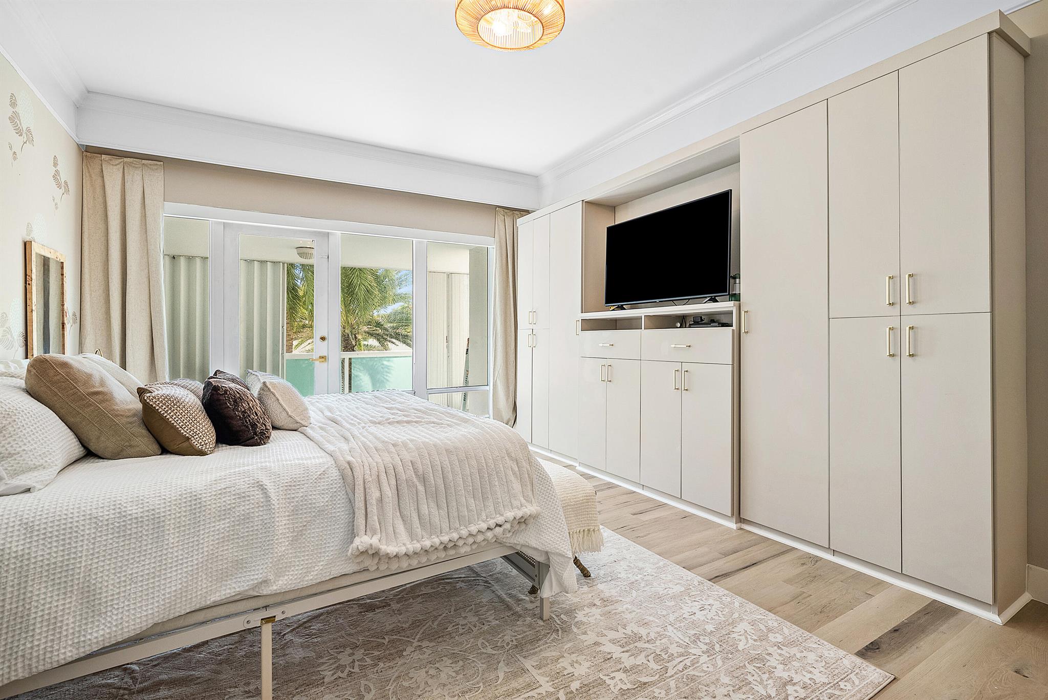 2100 S Ocean Lane 101