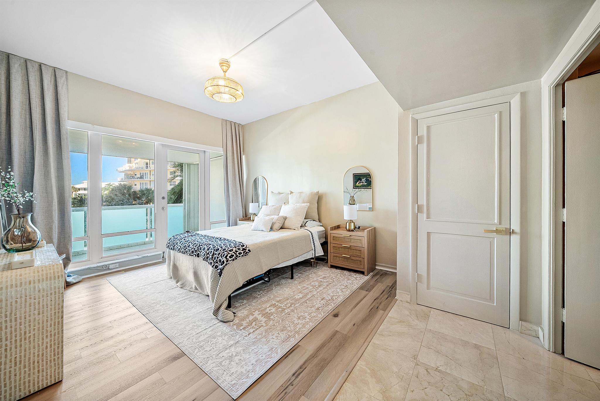 2100 S Ocean Lane 101