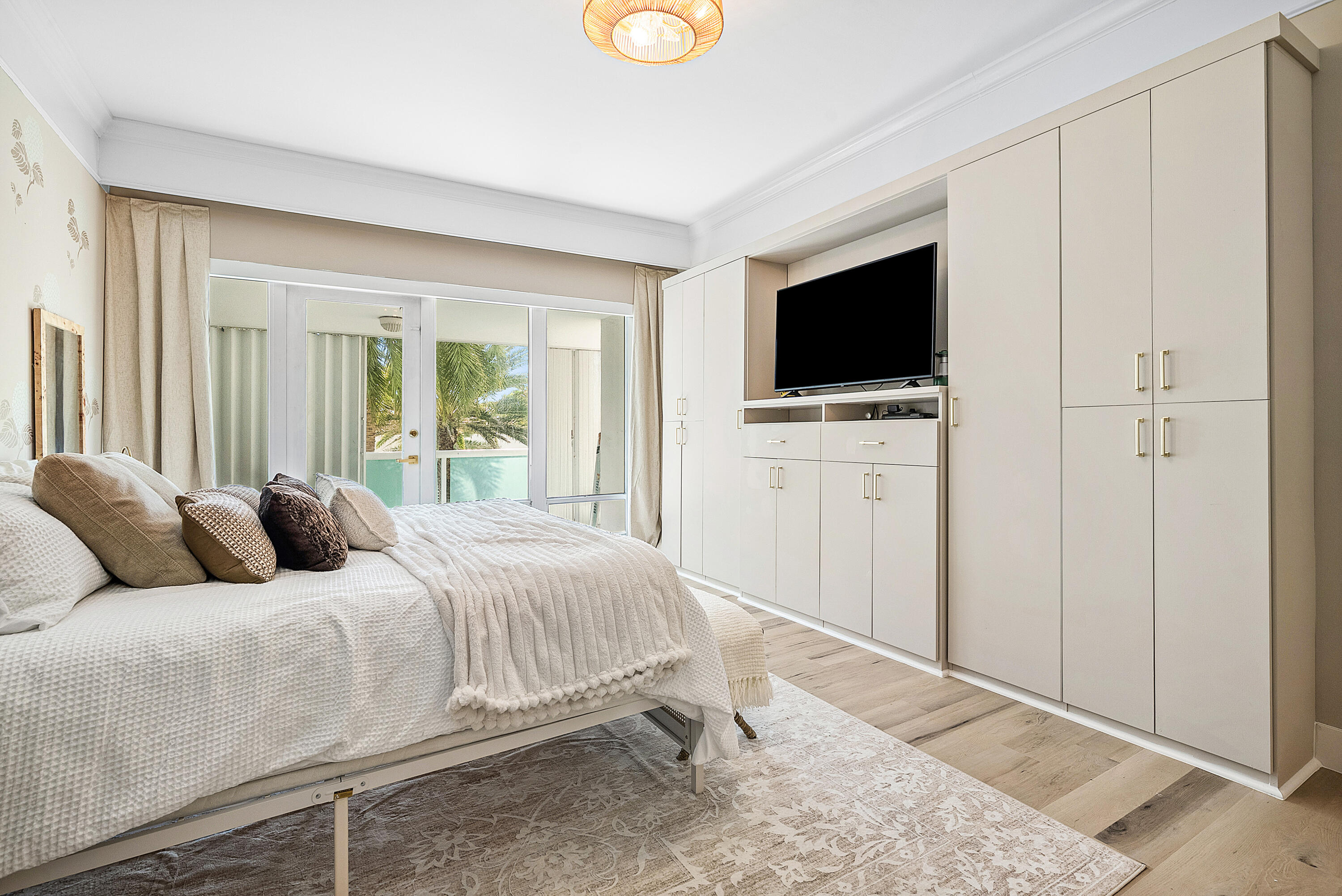 2100 S Ocean Lane 101