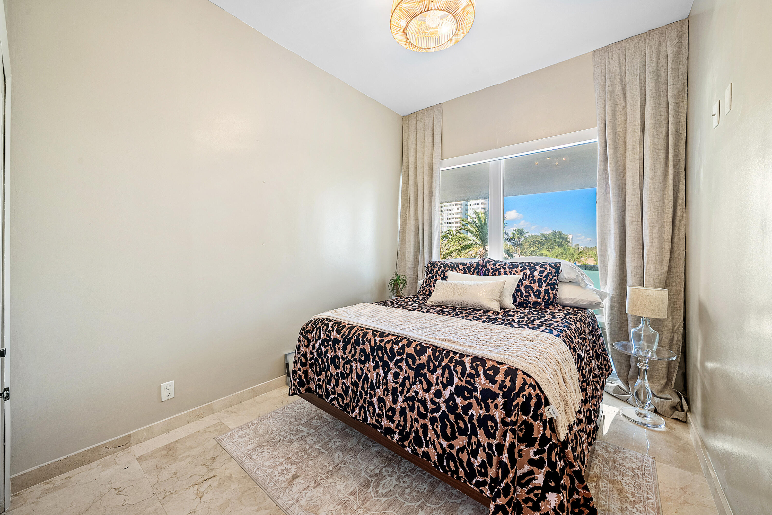 2100 S Ocean Lane 101