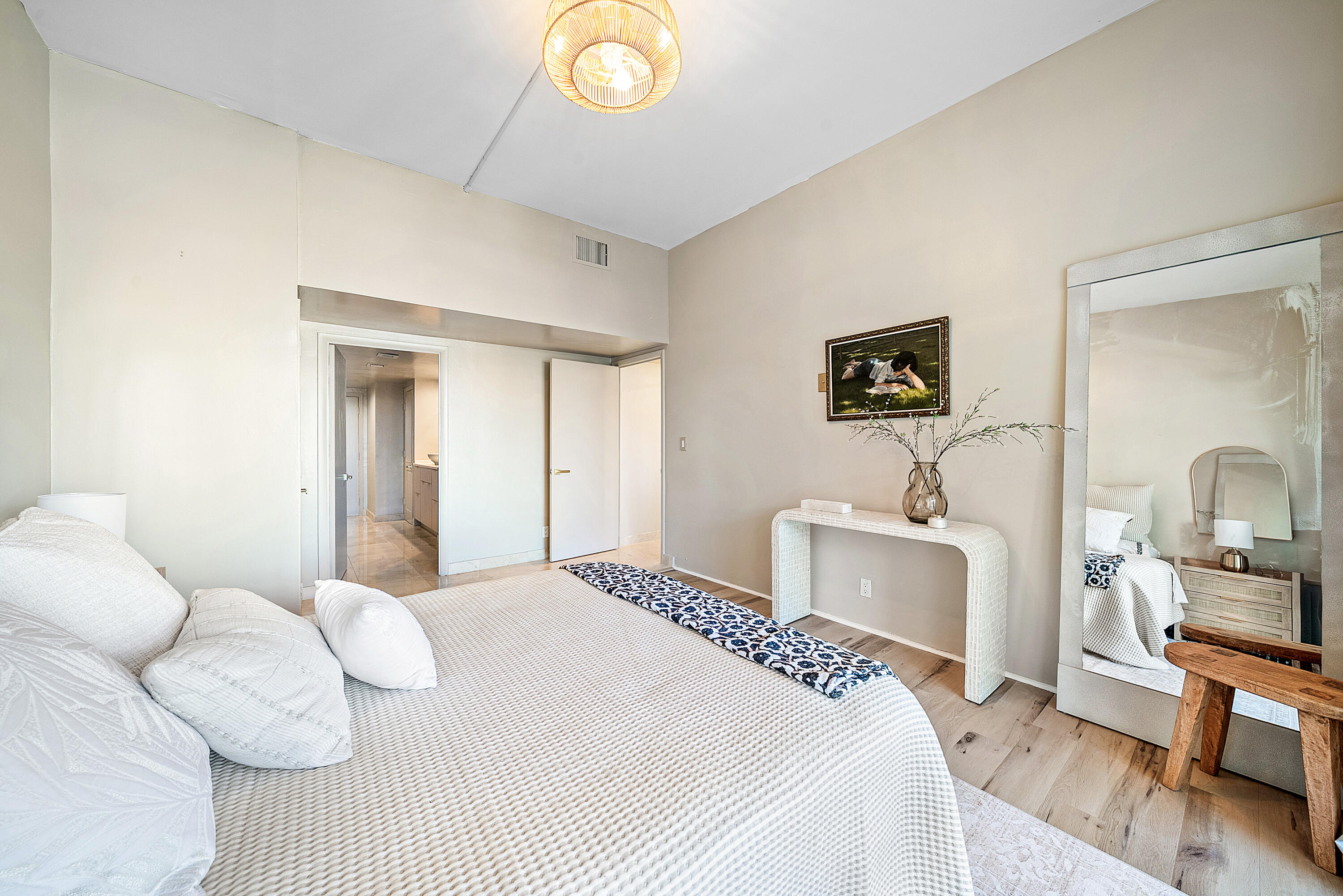 2100 S Ocean Lane 101