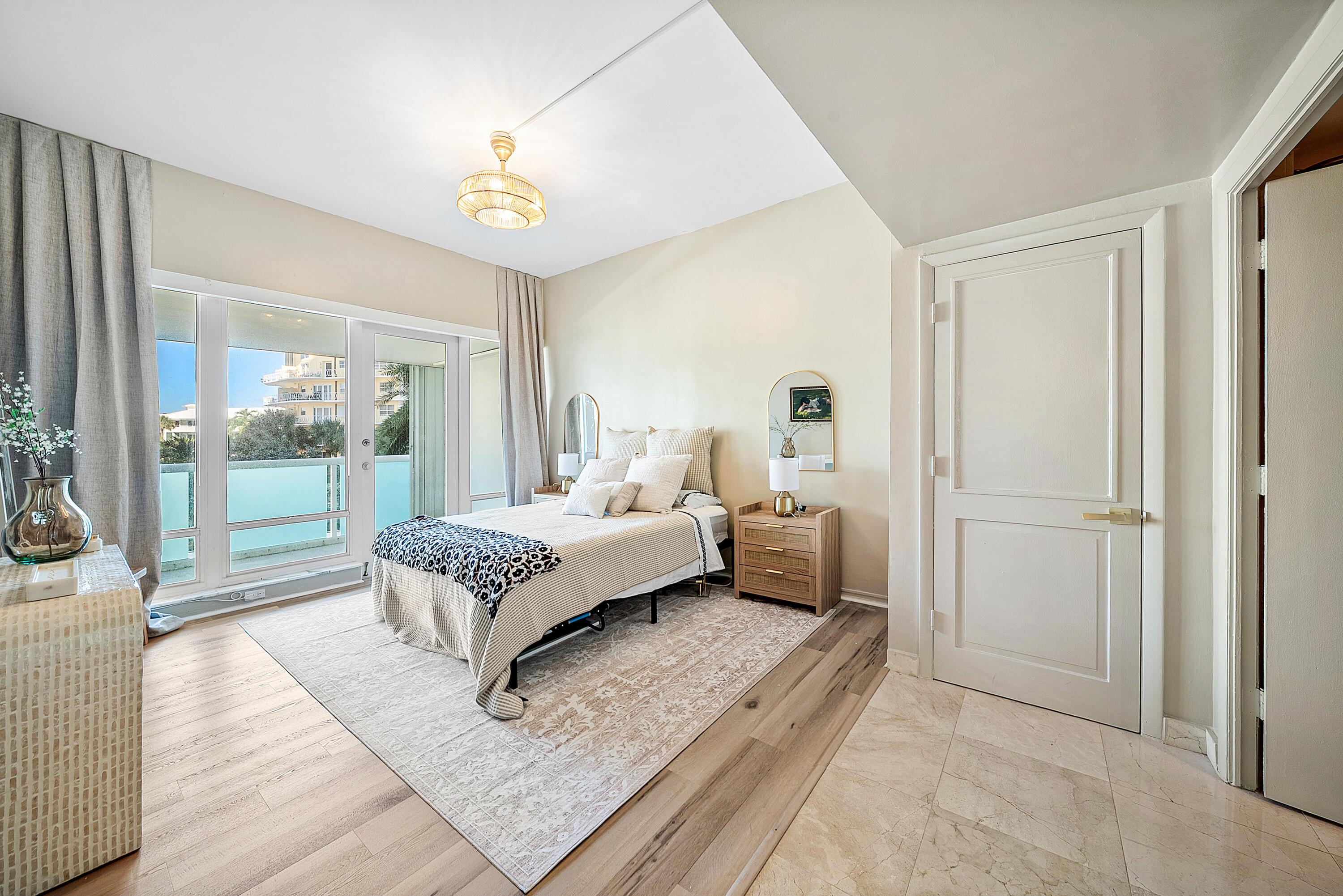 2100 S Ocean Lane 101