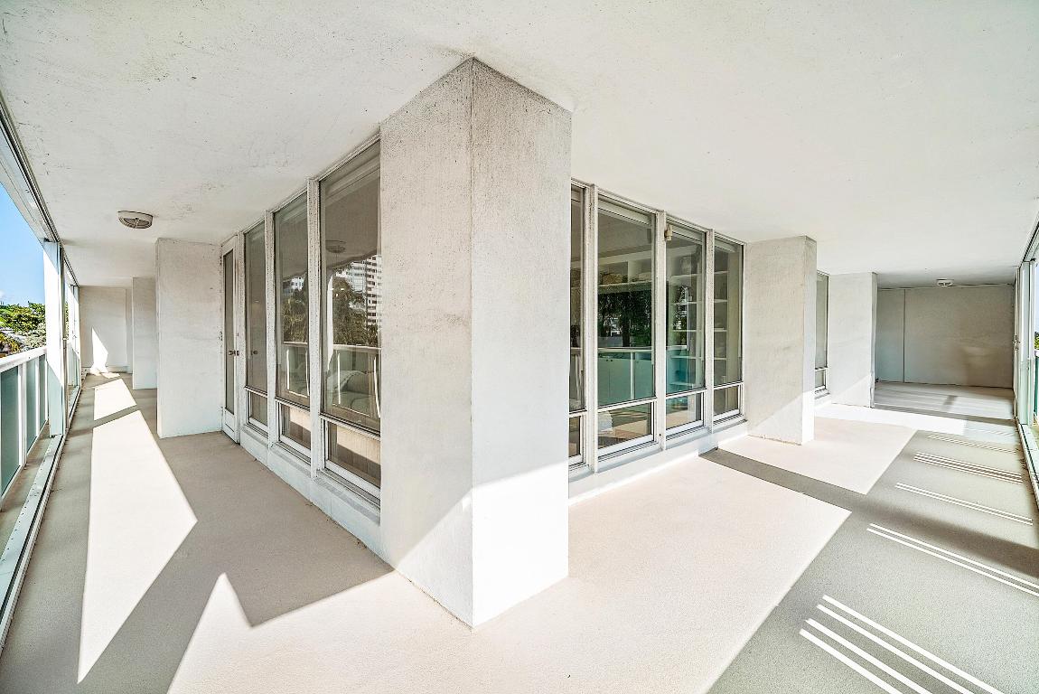 2100 S Ocean Lane 101