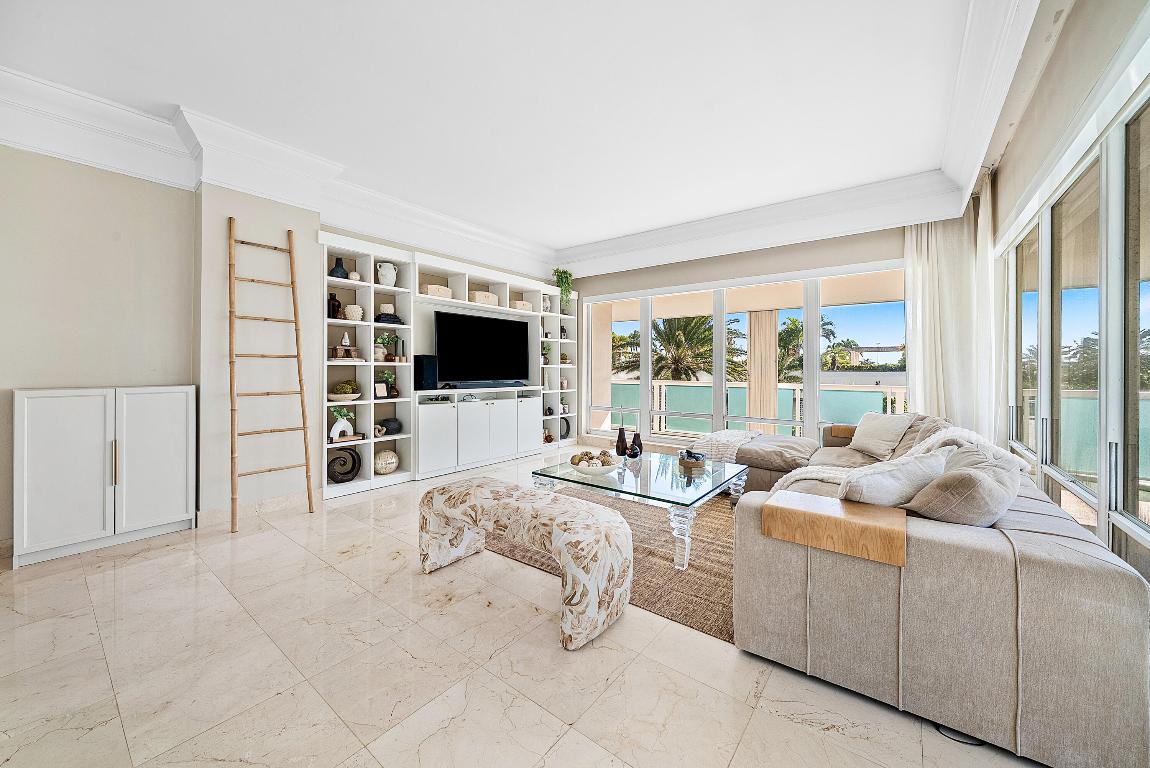 2100 S Ocean Lane 101