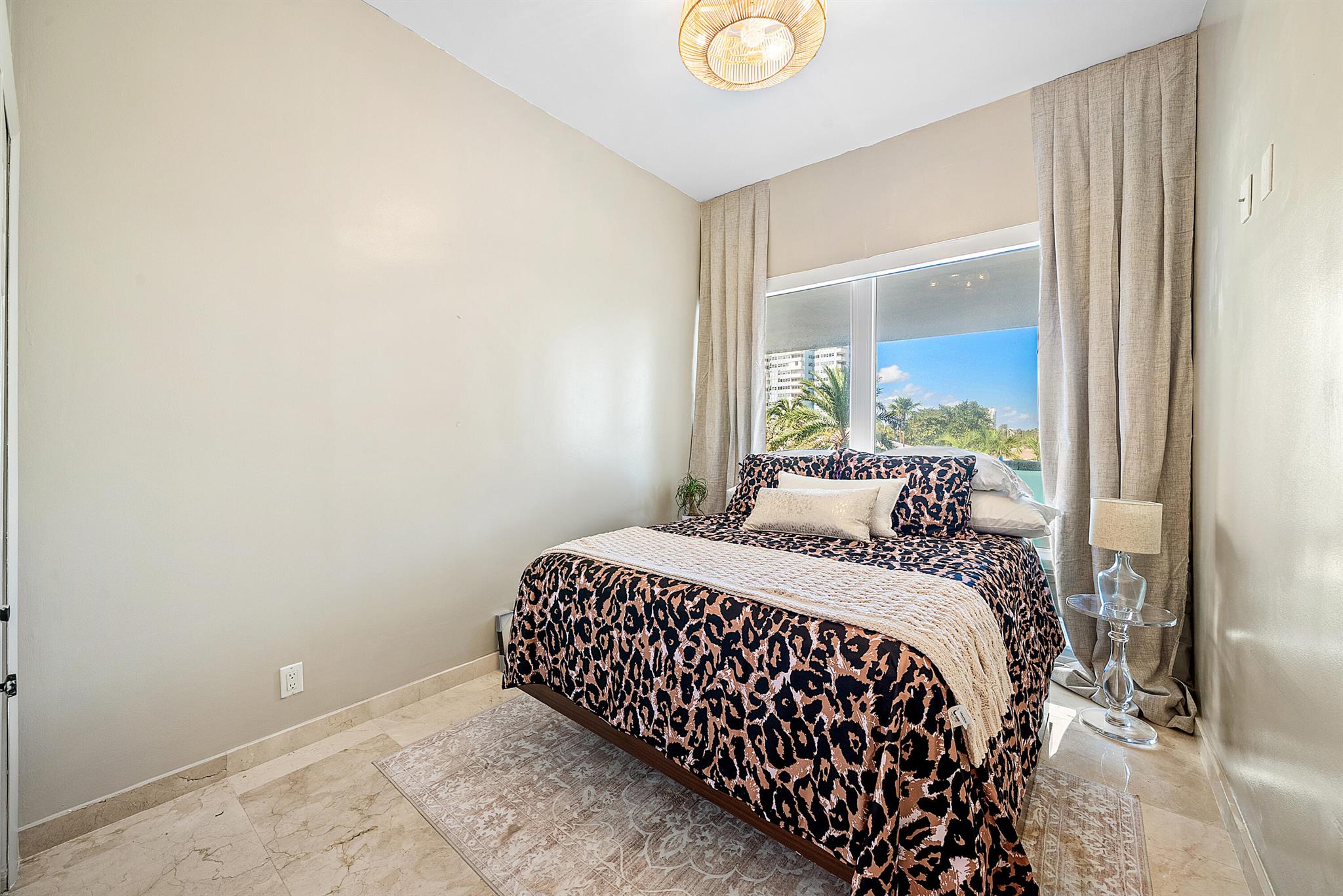 2100 S Ocean Lane 101