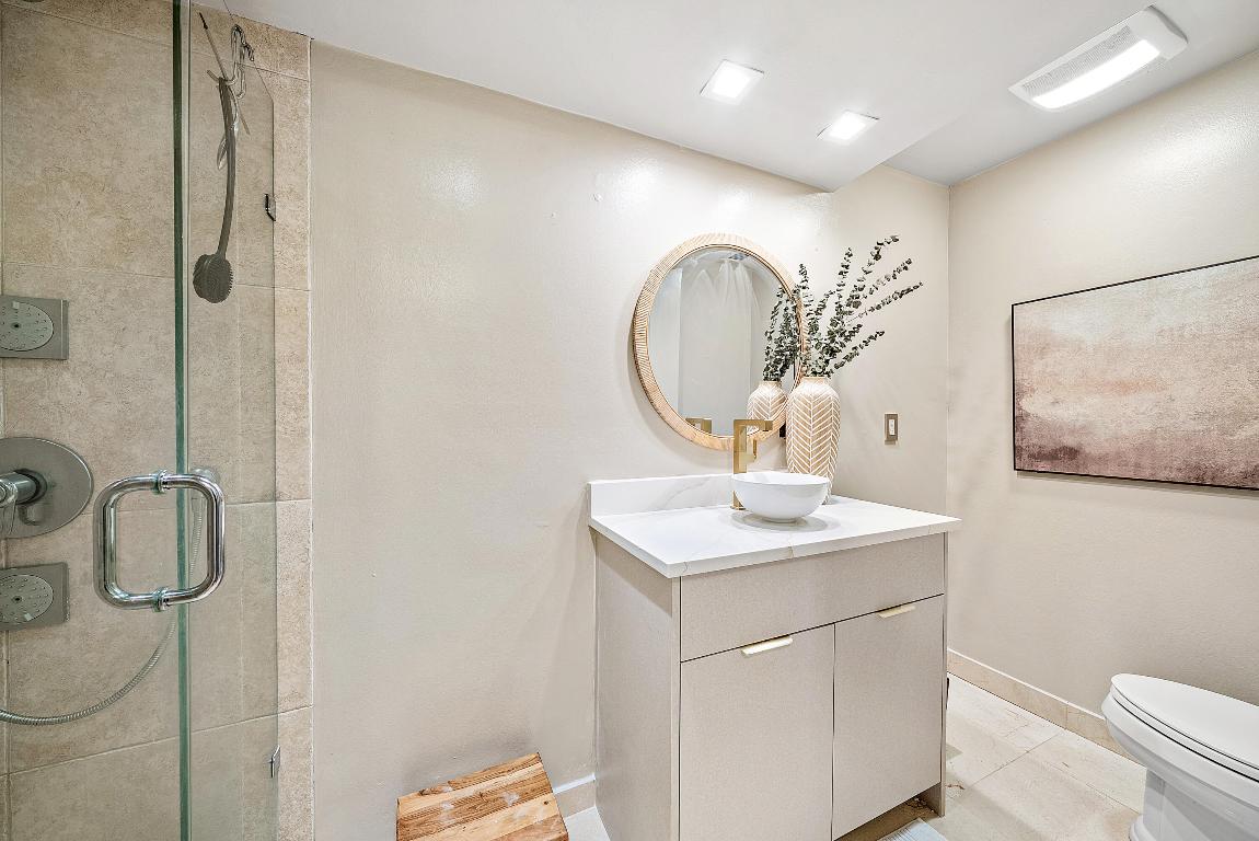 2100 S Ocean Lane 101