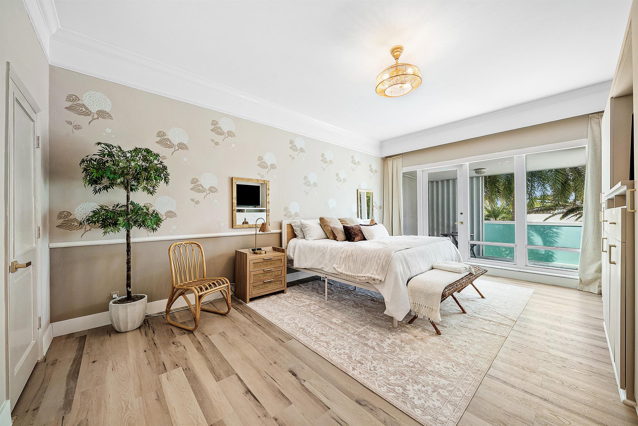 2100 S Ocean Lane 101