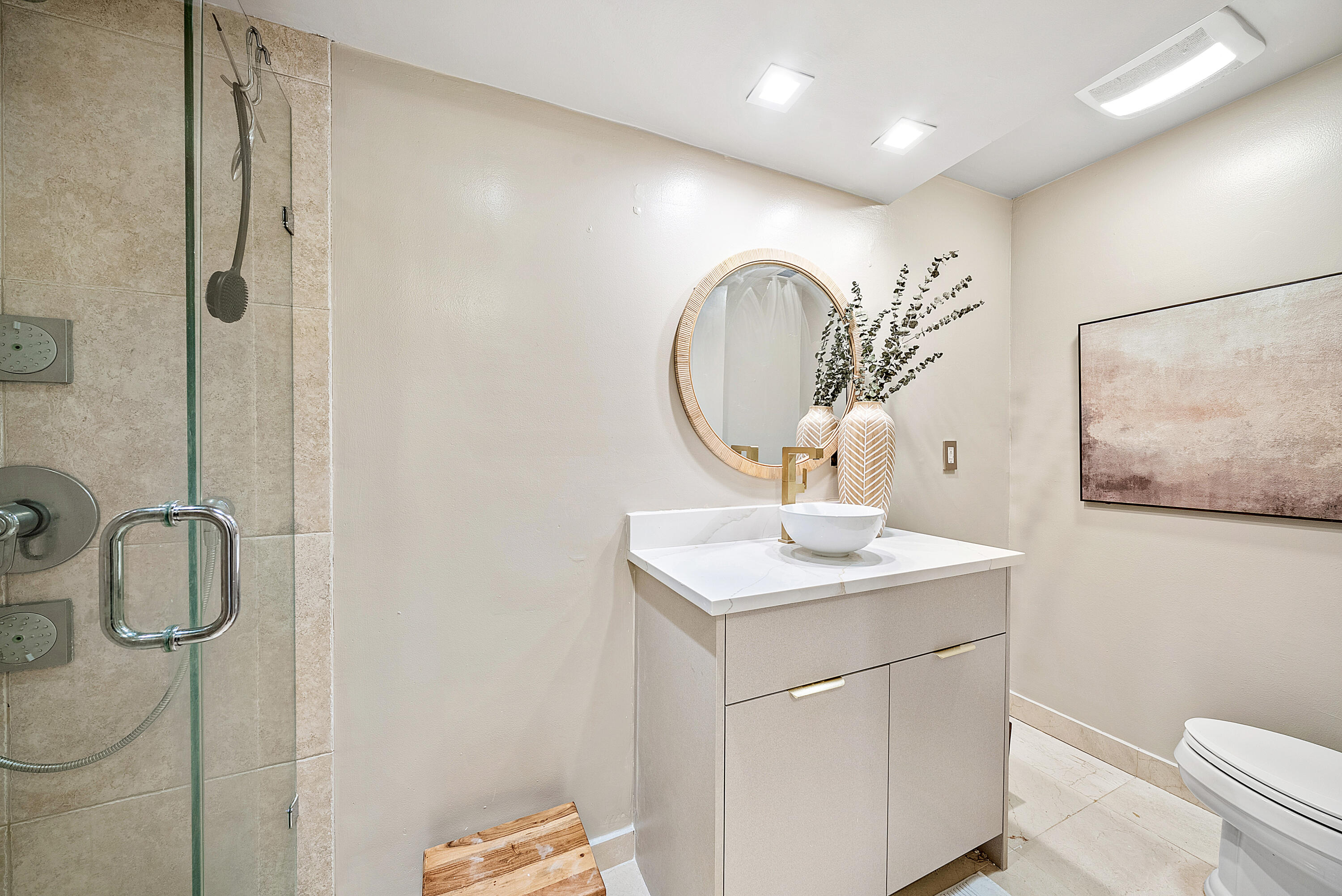 2100 S Ocean Lane 101