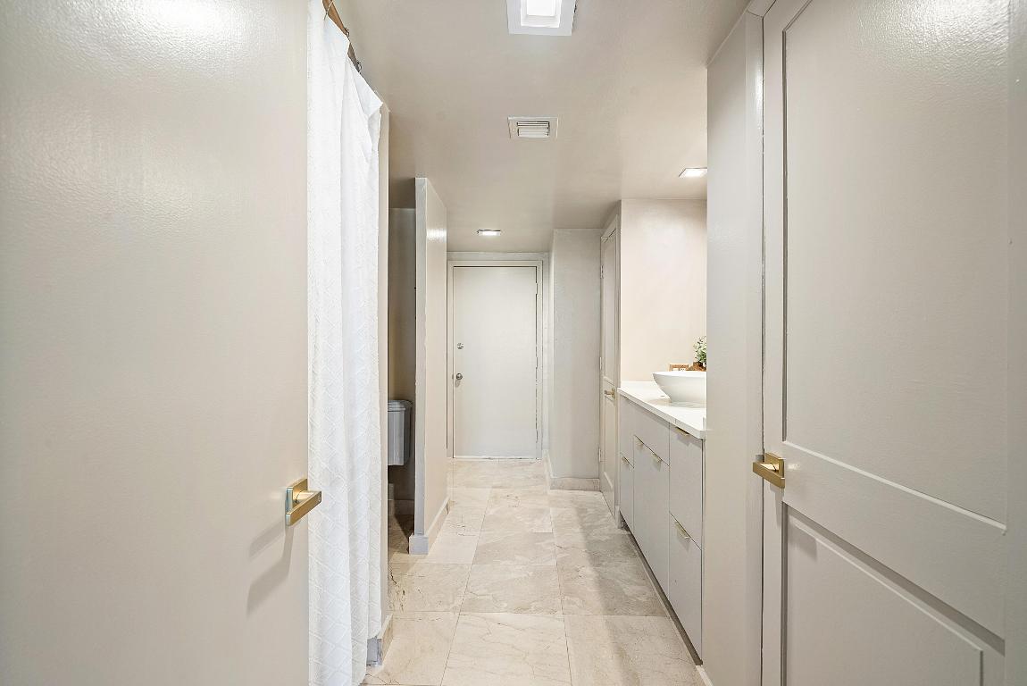 2100 S Ocean Lane 101