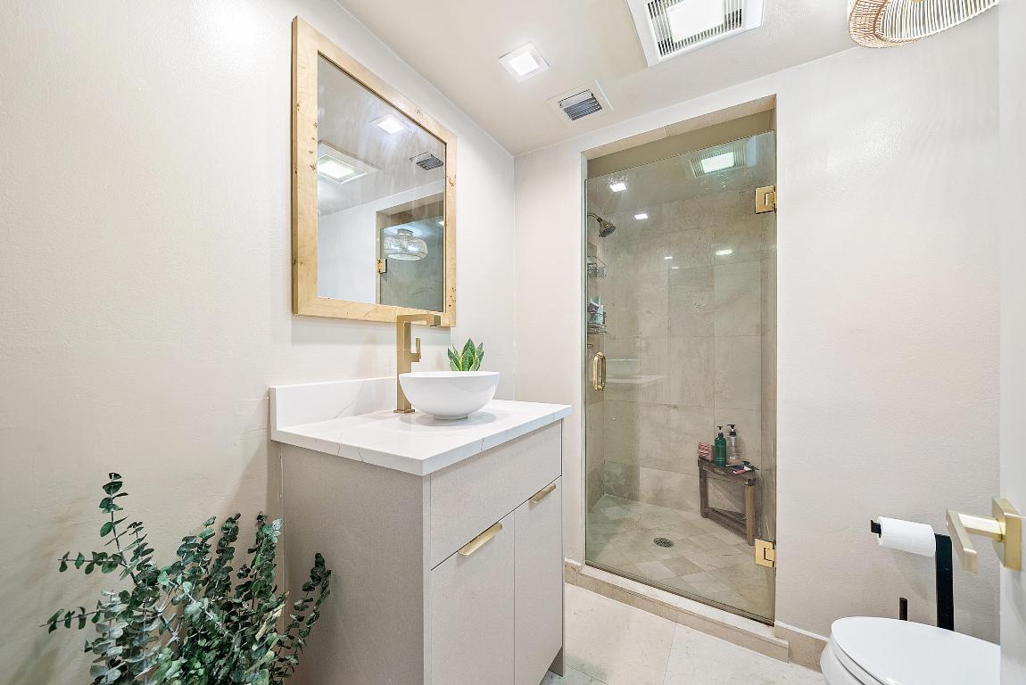 2100 S Ocean Lane 101