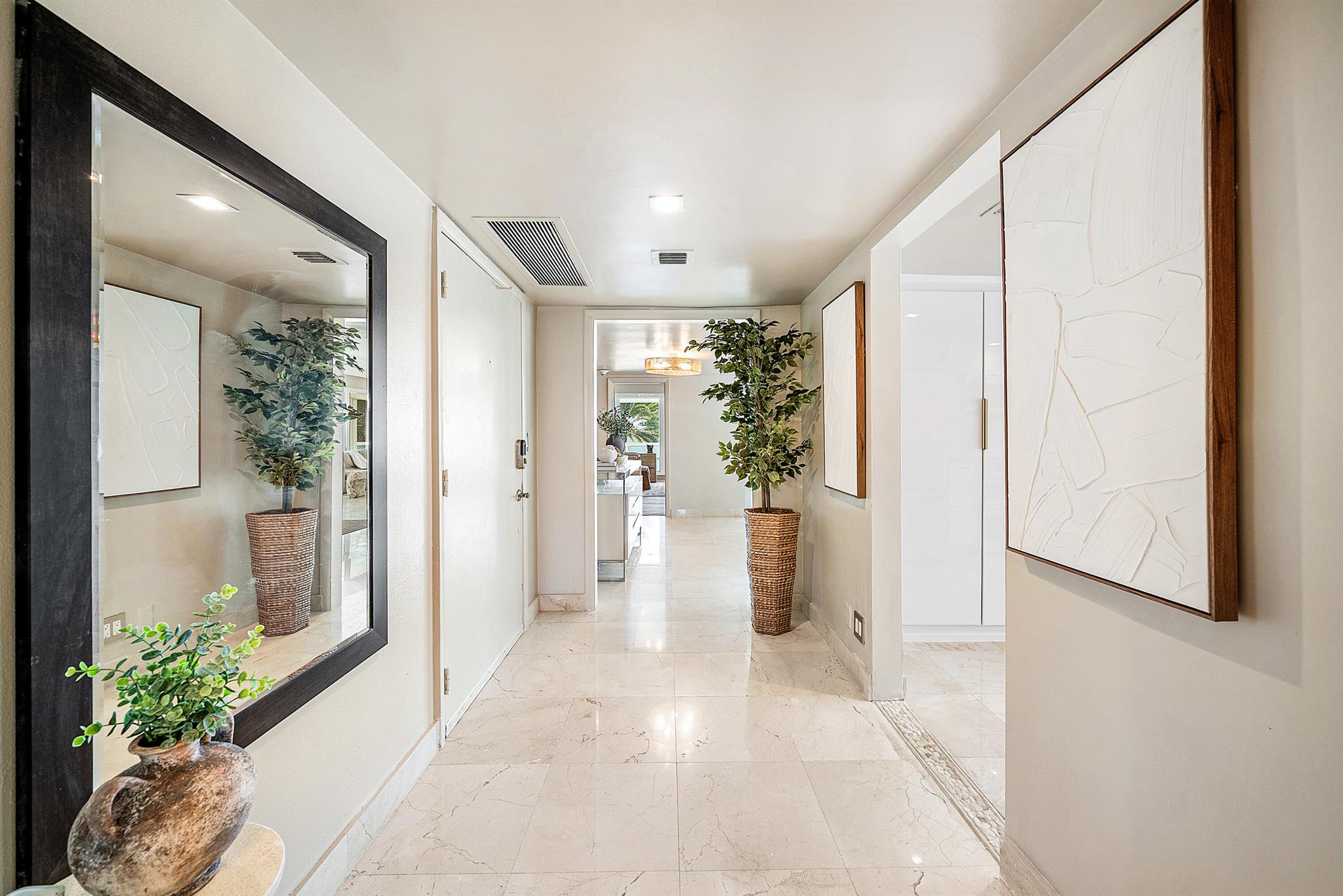 2100 S Ocean Lane 101