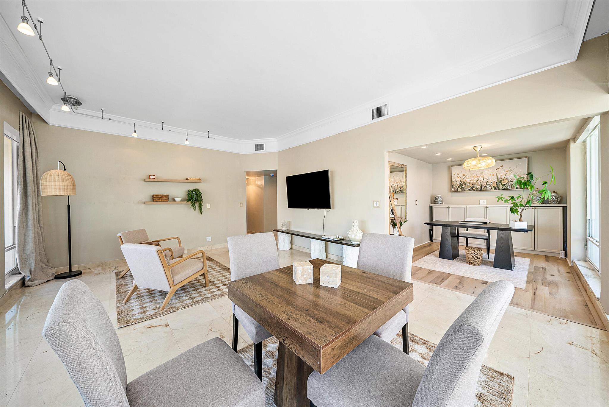 2100 S Ocean Lane 101